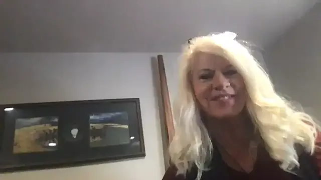 SubMissOlivia — show my tits