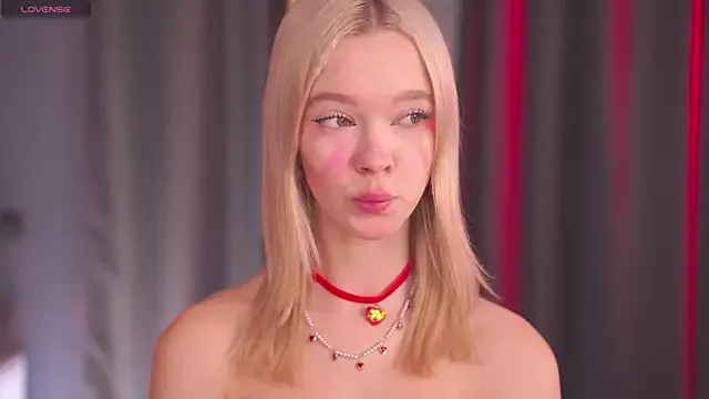 TastyTiffy — Kisses from the Queen of Hearts