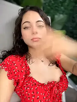 Freechat TeaseDollXXX on StripChat