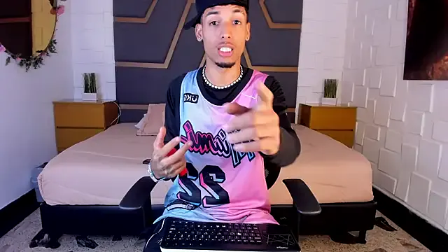 Freechat Thiagoferreti on StripChat