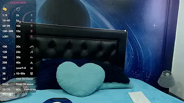 tiinaa_jouns on StripChat 