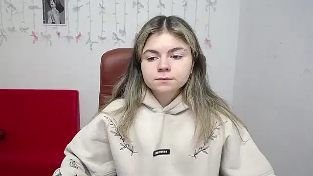 Freechat TinaRedly on StripChat