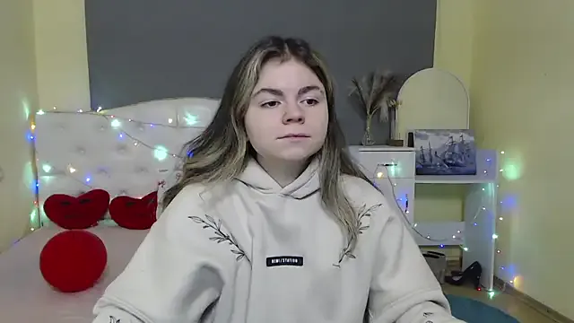 Freechat TinaRedly on StripChat