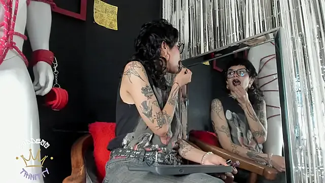 Freechat trinitty on StripChat