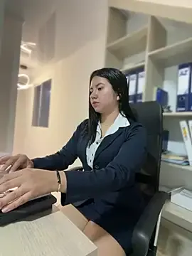 VAL_PRINCESS — SHOW TITIS IN THE OFFICINE