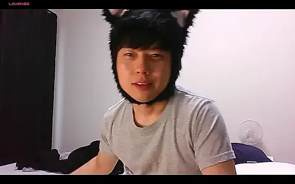 whitebriefboy — Freechat on StripChat