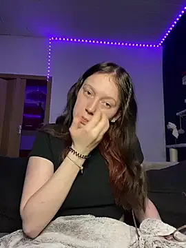 Private YoungLisaa18 on StripChat